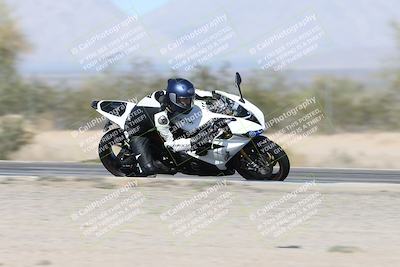 media/Dec-01-2025-Moto Forza (Mon) [[2daa91e15f]]/3-Beginner Group/Session 2 (Turn 7 Inside Pans)/